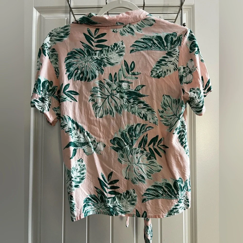 Japna pink tropical button up collared crop top - Picture 2 of 3